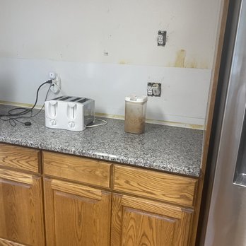 Accent Countertops - Totally left unfinished, they could've finished this before they left. Not sure why they did - Kitchen & Bath Near Me - Murray, Utah