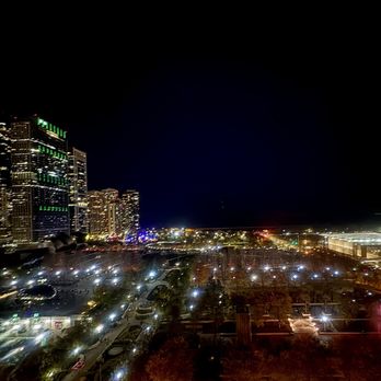 Cindy's Rooftop - New American Near Me - Chicago, Illinois