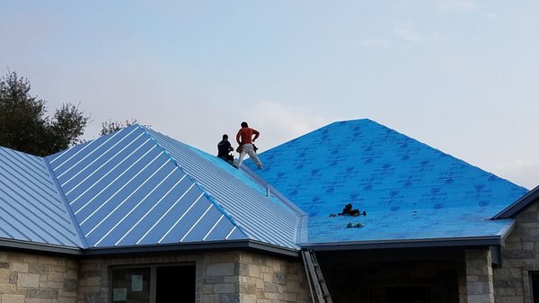 Brothers Roofing Logo