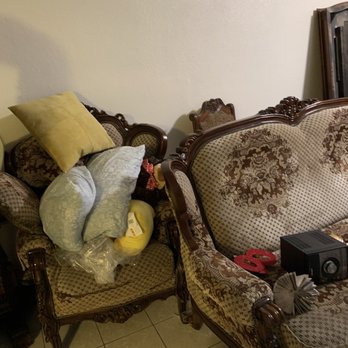 A2 Moving - Long Beach - Sofa chair pillows - Movers Near Me - Long Beach, California