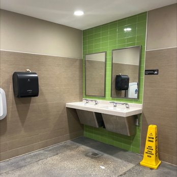 Enmarket - Bathroom - Gas Stations Near Me - Hardeeville, South Carolina Enmarket - Bathroom - Gas Stations Near Me - Hardeeville, South Carolina