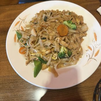 Baan Phad Thai - Drunkin Noodle with Chicken! So flavorful and sweet! - Thai Near Me - Belleville, Michigan Baan Phad Thai - Drunkin Noodle with Chicken! So flavorful and sweet! - Thai Near Me - Belleville, Michigan