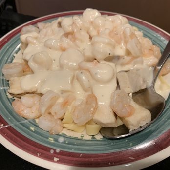 Giovanni's - Chicken and Shrimp Alfredo - Pizza Near Me - Mammoth Lakes, California
