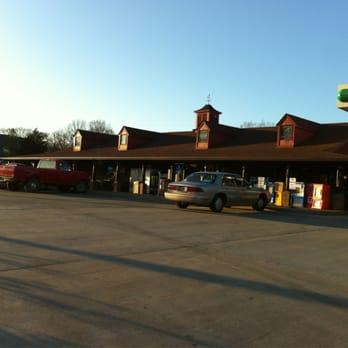 Hickory Center Market - cars parked in front of the building - Convenience Stores Near Me - Eads, Tennessee Hickory Center Market - cars parked in front of the building - Convenience Stores Near Me - Eads, Tennessee
