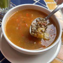 Los Cuiles - Lentil soup / sopa de lentejas con plátano
