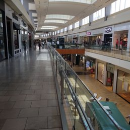 Massage in the hall of the mall