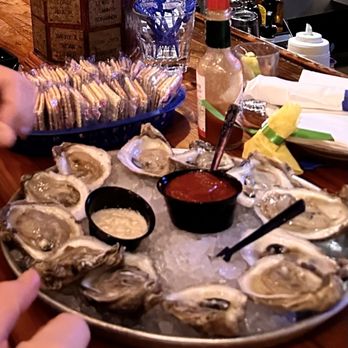 Flounder's Chowder House - Raw oysters - Seafood Near Me - Gulf Breeze, Florida Flounder's Chowder House - Raw oysters - Seafood Near Me - Gulf Breeze, Florida
