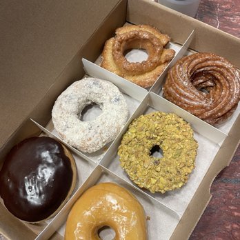 Do-Rite Donuts & Chicken - ( Top left, CW) Boston creme, blueberry crumble, old fashioned, cruller, meyer lemon pistachio, glazed yeast. Recommend the latter three! - Coffee & Tea Near Me - Chicago, Illinois Do-Rite Donuts & Chicken - ( Top left, CW) Boston creme, blueberry crumble, old fashioned, cruller, meyer lemon pistachio, glazed yeast. Recommend the latter three! - Coffee & Tea Near Me - Chicago, Illinois