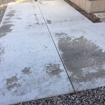 Rie Ma2 Concrete - a concrete driveway with a concrete edge - Landscaping Near Me Rie Ma2 Concrete - a concrete driveway with a concrete edge - Landscaping Near Me