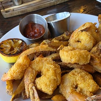 Carnivores Steakhouse - Shrimp basket and fries with tartar sauce - Steakhouses Near Me - Saint Robert, Missouri