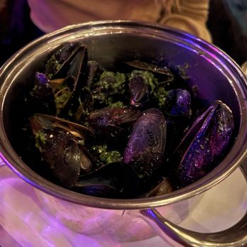 The Beehive - Steamed Mussels - American Near Me - Boston, Massachusetts The Beehive - Steamed Mussels - American Near Me - Boston, Massachusetts