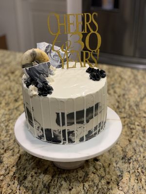 custom cakes - Get your delicious  custom cake made to perfection today! for any occasion! call now for a free estimate !