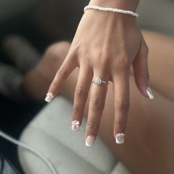 Lee Nails