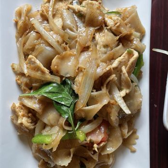 Thai Home Restaurant - Drunken noodle with chicken - Thai Near Me - Sandy, Oregon