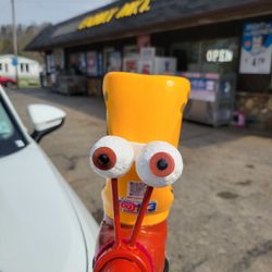 A & M Family Grocery - Snail was here