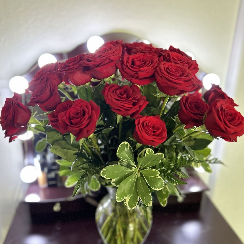 Acacia Flowers - The day after. Still blooming and beautiful as ever. High quality roses. - Florists Near Me - Phoenix, Arizona Acacia Flowers - The day after. Still blooming and beautiful as ever. High quality roses. - Florists Near Me - Phoenix, Arizona