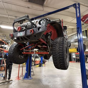 Total Offroad & More - Tigard - The crew working on my jeep - Auto Customization Near Me - Tigard, Oregon Total Offroad & More - Tigard - The crew working on my jeep - Auto Customization Near Me - Tigard, Oregon
