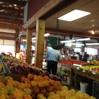 Tomato Vine - people shopping in a fruit market - Farmers Market Near Me - Greenville, South Carolina Tomato Vine - people shopping in a fruit market - Farmers Market Near Me - Greenville, South Carolina