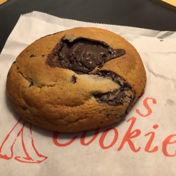 Ben's Cookies - Dark chocolate chip (£1.44) - Bakeries Near Me - London, XGL