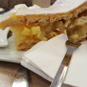 Christis - Eis & Kaffee - Apple Pie - Cafes Near Me - Trier, RP Christis - Eis & Kaffee - Apple Pie - Cafes Near Me - Trier, RP