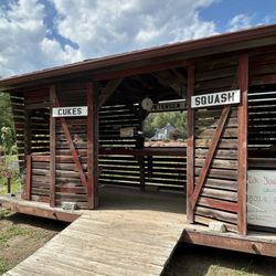 Petersen's Flower Farm - Farmstand