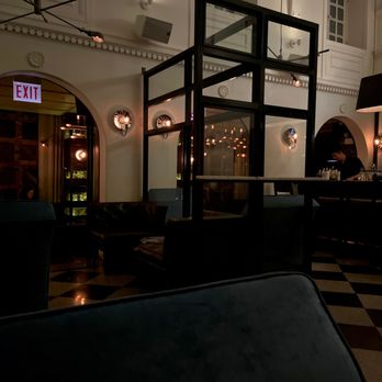 The Berkshire Room - Lounges Near Me - Chicago, Illinois