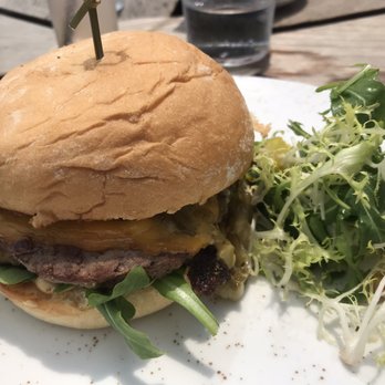 VU Rooftop - Cheeseburger - Lounges Near Me - Chicago, Illinois