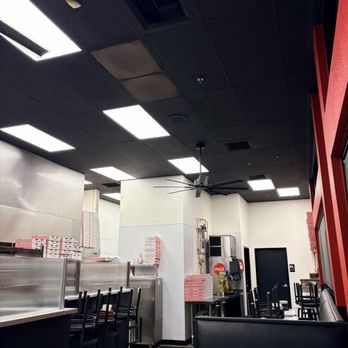 Smash and Slice - Inside seating - Pizza Near Me - Las Vegas, Nevada Smash and Slice - Inside seating - Pizza Near Me - Las Vegas, Nevada