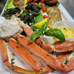 Roberto Italian Restaurant - Seafood delight sampler of : crab legs, Bada Bing shrimp grilled scallops & oysters romafellar