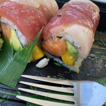 Poke City - Amazing Roll( 8 piece) with super ripe delicious mango and fresh fish - Poke Near Me - Brooklyn, New York Poke City - Amazing Roll( 8 piece) with super ripe delicious mango and fresh fish - Poke Near Me - Brooklyn, New York