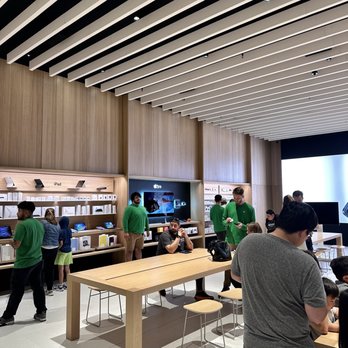 Apple Tysons Corner - Computers Near Me - McLean, Virginia