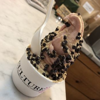 Culture - Strawberry Frozen Yogurt with chocolate chips and graham cracker crumbs - Ice Cream & Frozen Yogurt Near Me - Brooklyn, New York Culture - Strawberry Frozen Yogurt with chocolate chips and graham cracker crumbs - Ice Cream & Frozen Yogurt Near Me - Brooklyn, New York