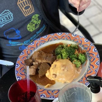Pearl’s - Brisket - Cajun/Creole Near Me - Elk Rapids, Michigan