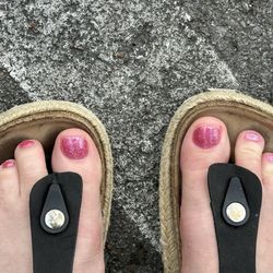Happy Nails And Spa - Gel pedicure