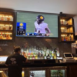 Martini Golf & Sports Lounge - Bar area