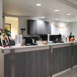 Pacific Head & Neck - Pacific Head and Neck - West Wilshire Medical Tower front desk area.