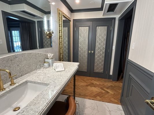 The Drake Oak Brook, Autograph Collection by null