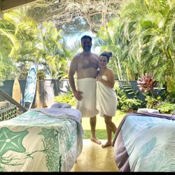 Aloha Massages - Happy couple just received an amazing massage.
Call us to schedule your couples