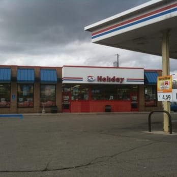 Holiday Stationstores - the outside of a gas station - Gas Stations Near Me - Minneapolis, Minnesota