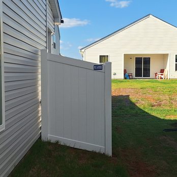 B Line Fencing & Services - Vinyl Fence Install - Fences & Gates Near Me - Indian Land, South Carolina B Line Fencing & Services - Vinyl Fence Install - Fences & Gates Near Me - Indian Land, South Carolina