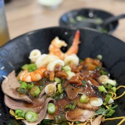 Mì / Hủ Tiếu Thập Cẩm (Xá Xíu, Tim, Gan, Tôm, Mực, & Cá Viên)
