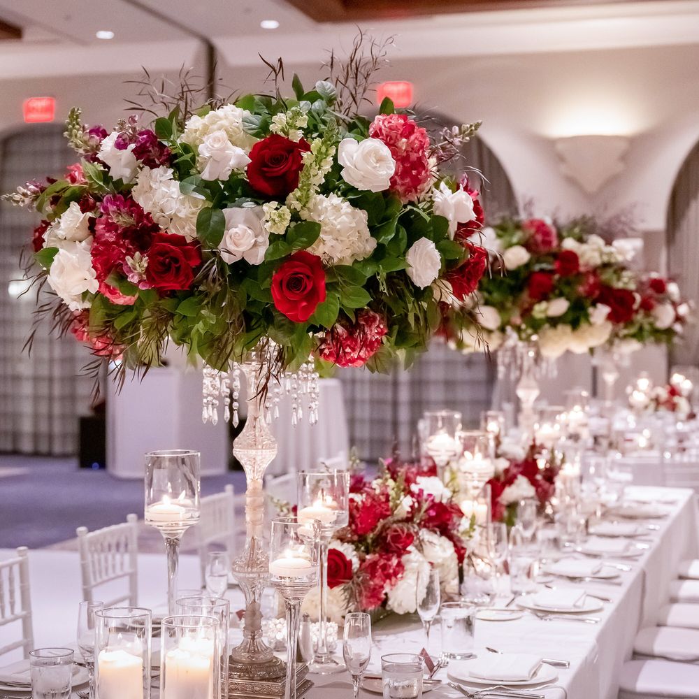 Paul Fenner Floral Design - Flowers by Paul Fenner Floral Design;
Coordination by Lisa Simpson;
Photography by Luzye - Floral Designers Near Me Paul Fenner Floral Design - Flowers by Paul Fenner Floral Design;
Coordination by Lisa Simpson;
Photography by Luzye - Floral Designers Near Me