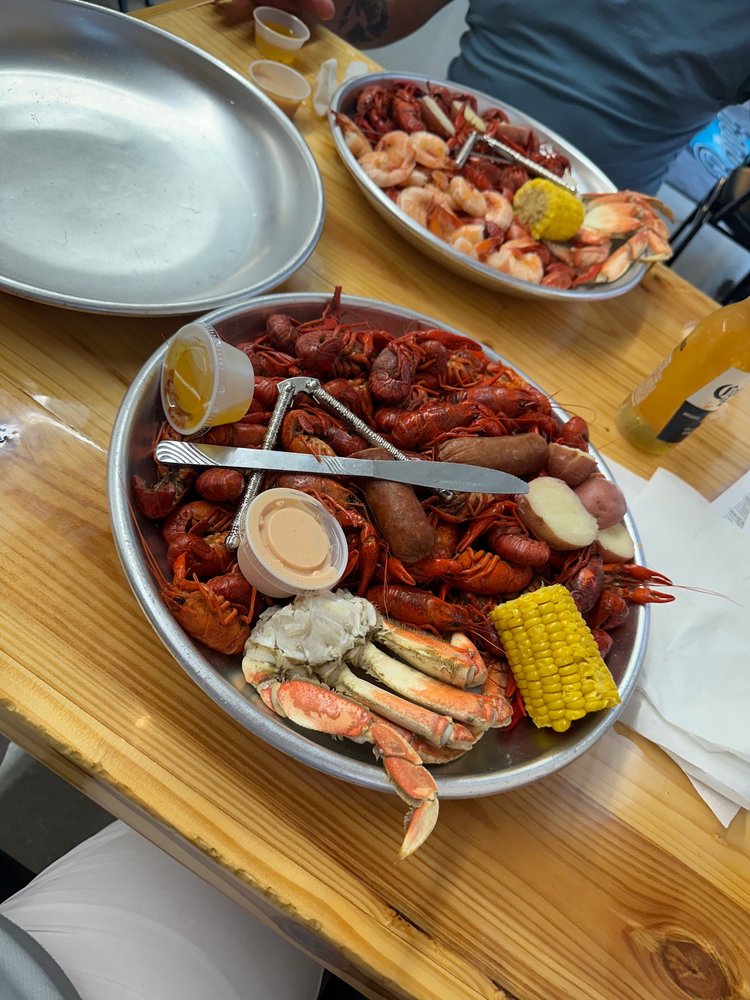 Bayou Snacks and Drinks Logo