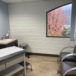 Lucille Thomas, MD - Agoura Hills Health Care - Exam room