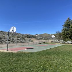 Raleigh Heights Park - Basketball court.