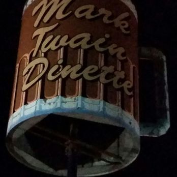 Mark Twain Dinette - Look for the giant root beer mug! - American Near Me - Hannibal, Missouri