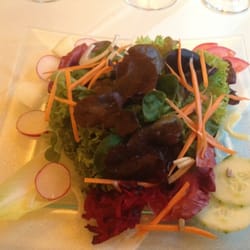 Ristorante Pizzeria piccolo mondo - Gemischter Salat. Alles ganz frisch und eine wunderbarer Salatsause.