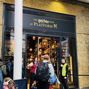 THE HARRY POTTER SHOP AT PLATFORM 9 3/4 - 488 Photos & 206 Reviews ...