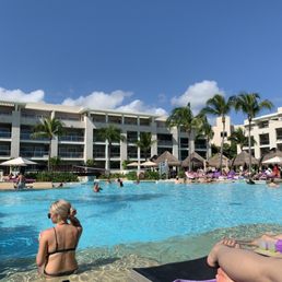 La Perla Pool