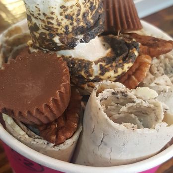 8 Fahrenheit Ice Cream - Oreo cheesecake , Reeses , pecans, toasted marshmallow - Ice Cream & Frozen Yogurt Near Me - Chattanooga, Tennessee 8 Fahrenheit Ice Cream - Oreo cheesecake , Reeses , pecans, toasted marshmallow - Ice Cream & Frozen Yogurt Near Me - Chattanooga, Tennessee